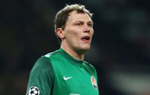 Андрей Пятов поработает официантом