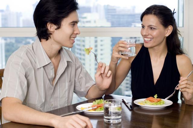 запивать еду