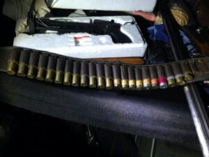 На Днепропетровщине полицейские обнаружили водителя, который перевозил арсенал оружия и боеприпасов., фото УПД ГУНП