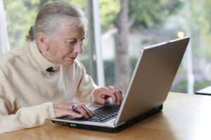 1480948076_pensionerka