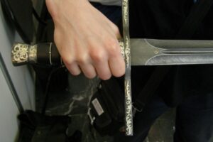 мужчина с мечом