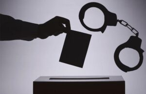 Под Днепром полицейские обнаружили два подозрительных грузовика с древесиной (фото)