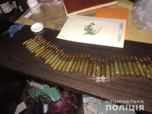 Марихуана, патроны и деньги: спецназ арестовал жителя Каменского (Видео)