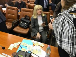 1517404816-2485-deputatka-ot-oppobloka-poluchila-matpomosch-kak-maloimuschaya