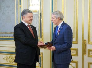 наградил сенатора