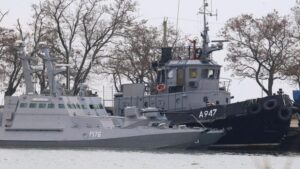 Захваченные РФ корабли возвращаются в Украину: видео