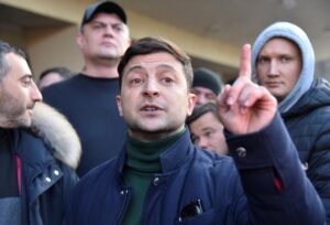 Кандидат в президенты Зеленский набирает команду в интернете