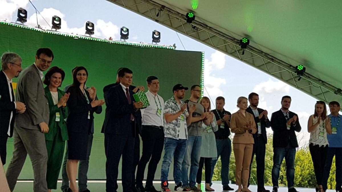 Партия &quot;Слуга народа&quot; обнародовала полный список кандидатов в депутаты
