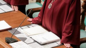 КСУ возобновит рассмотрение вопроса относительно конституционности закона “Об очищении власти”