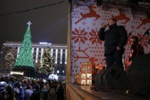 Филатов: “На одной стороне площади поздравляем с Ханукой. На другой – зажигаем Йолку”