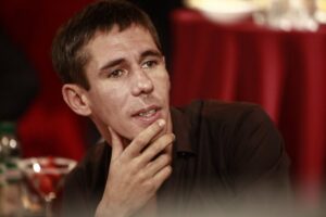 Суд в Петербурге прекратил преследование актера Панина за побои адвокату экс-жены