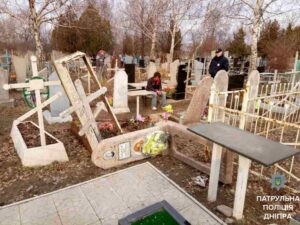 кладбищенские вандалы, фото полиции