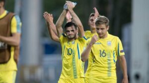 футболисты