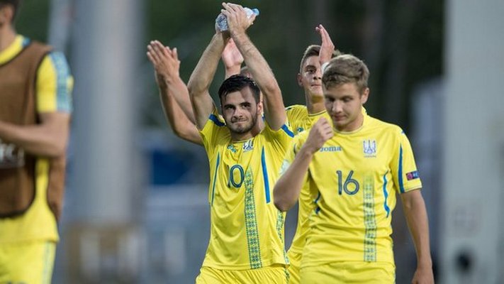 футболисты