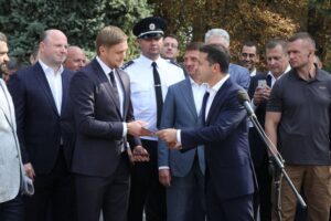“Губернаторопад” продолжится: у “Слуг” анонсировали увольнения глав ОГА