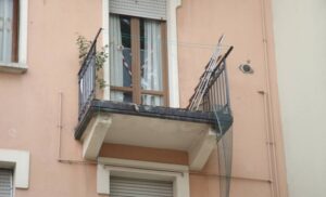 балкон, выпасть