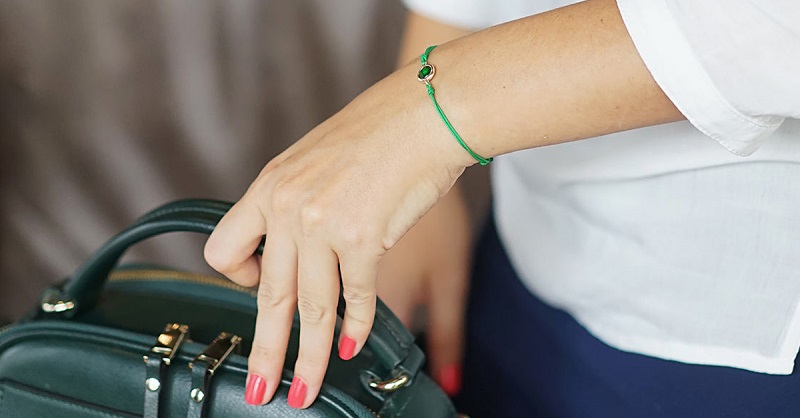 Нить на руке