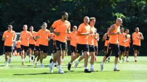 футболисты