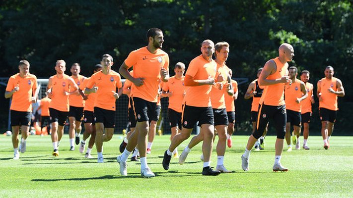 футболисты