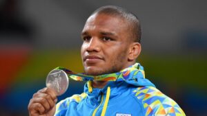 Известный украинский борец Жан Беленюк нашел свою сестру в Африке