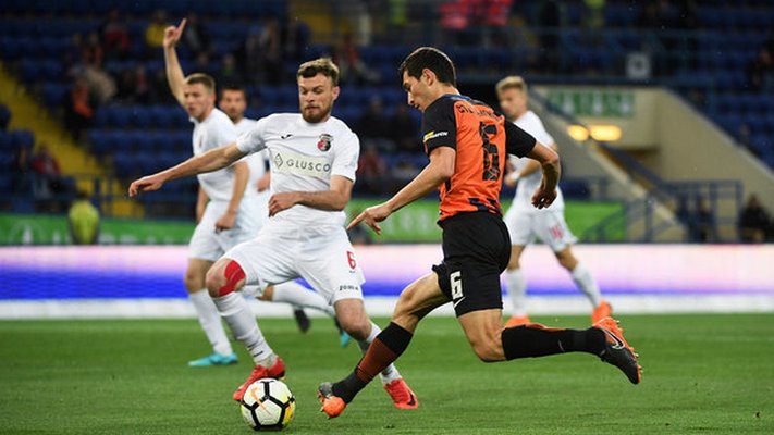 футболисты