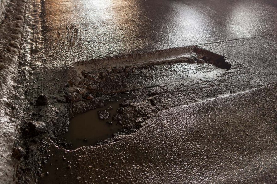 фото https://dp.informator.ua, яма на мосту в Днепре