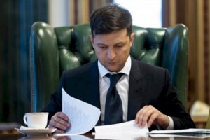Закон о снятии неприкосновенности с нардепов отправили на подпись Зеленскому