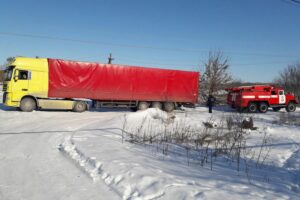 фото ГСЧС, грузовик застрял в сугробе