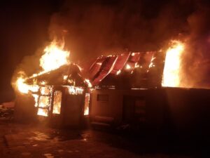 Под Одессой из-за новогодней гирлянды полностью сгорел дом