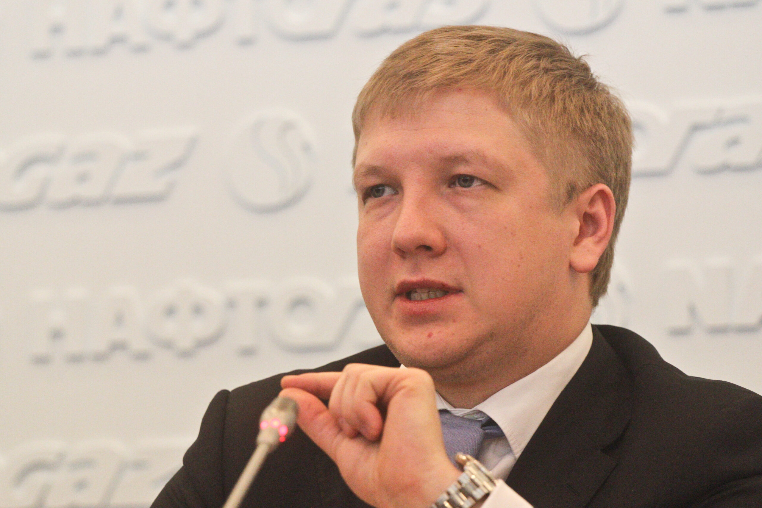 Гройсман пригрозил отправить Коболева в отставку