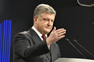 &quot;Будьте мужиком&quot;: Порошенко ответил Зеленскому