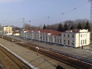 Под Днепром 20-летнего парня сбил товарный поезд