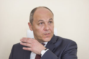 Двое нардепов подали в суд на Парубия
