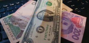Курс гривны к доллару ослаб до 25,20 грн/$