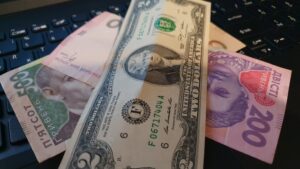 Официальный курс гривны установлен на уровне 25,13 грн/доллар