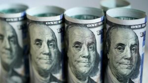 Гривна продолжает падать: курс валют на 26 ноября