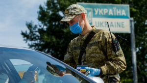 Иностранцам вновь разрешили въезд в Украину