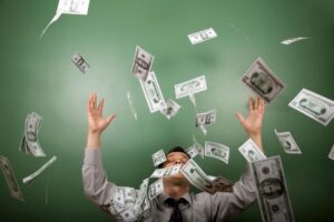 много денег