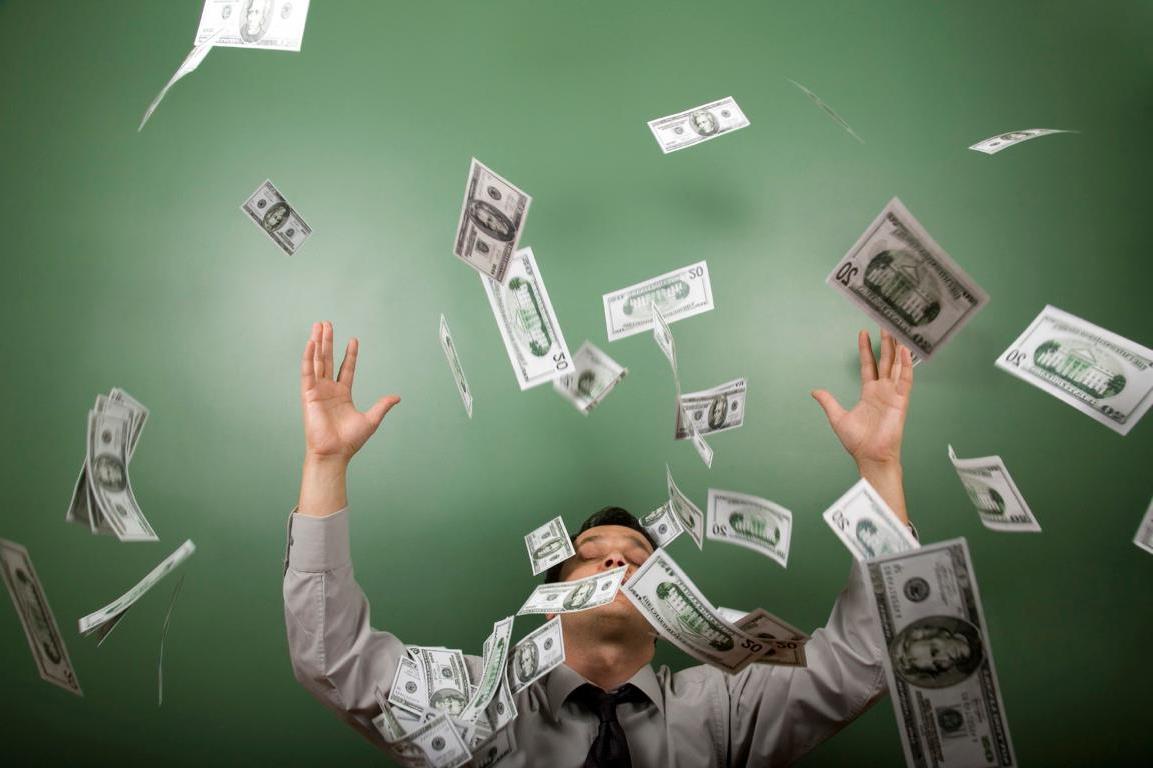 много денег