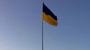 В Крыму подняли украинский флаг