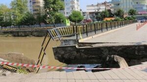 В мире повально падают мосты