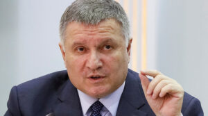 Аваков заявил, что Лукашенко “свихнулся на своей власти”