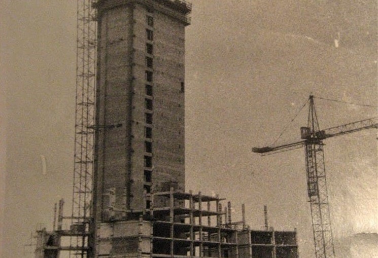 Гостиница Парус 35 лет назад