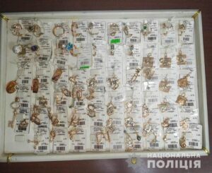 Под Днепром “обнесли” ломбард: украдены украшения на четверть миллиона