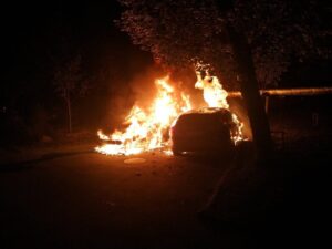 В Днепре загорелись три машины