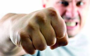 кулак мужчины, фото из открытых источников