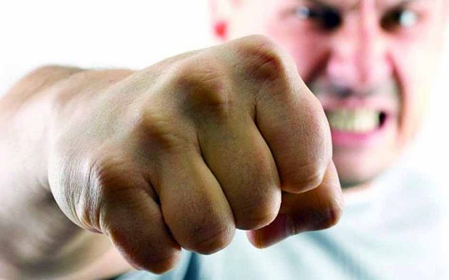 кулак мужчины, фото из открытых источников