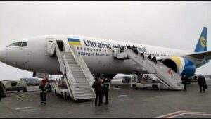 Украинцы могут остаться без крупнейшего авиаперевозчика