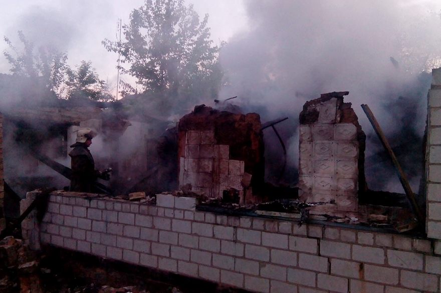 пожар в доме, сгорели 3 человека