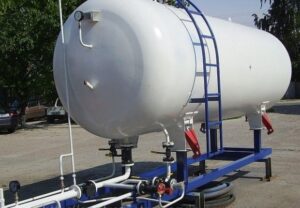 30-57c592f59b552-v_dnepre_ogromnaya_gazovaya_tsisterna_nahoditsya_p